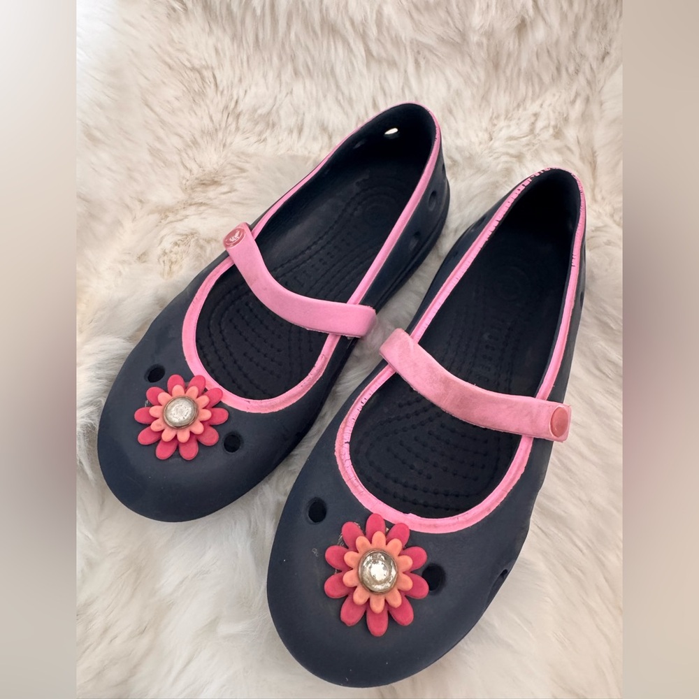 Girls Crocs Mary Jane Shoes Navy Pink w/ Flower Jibbitz Size 13